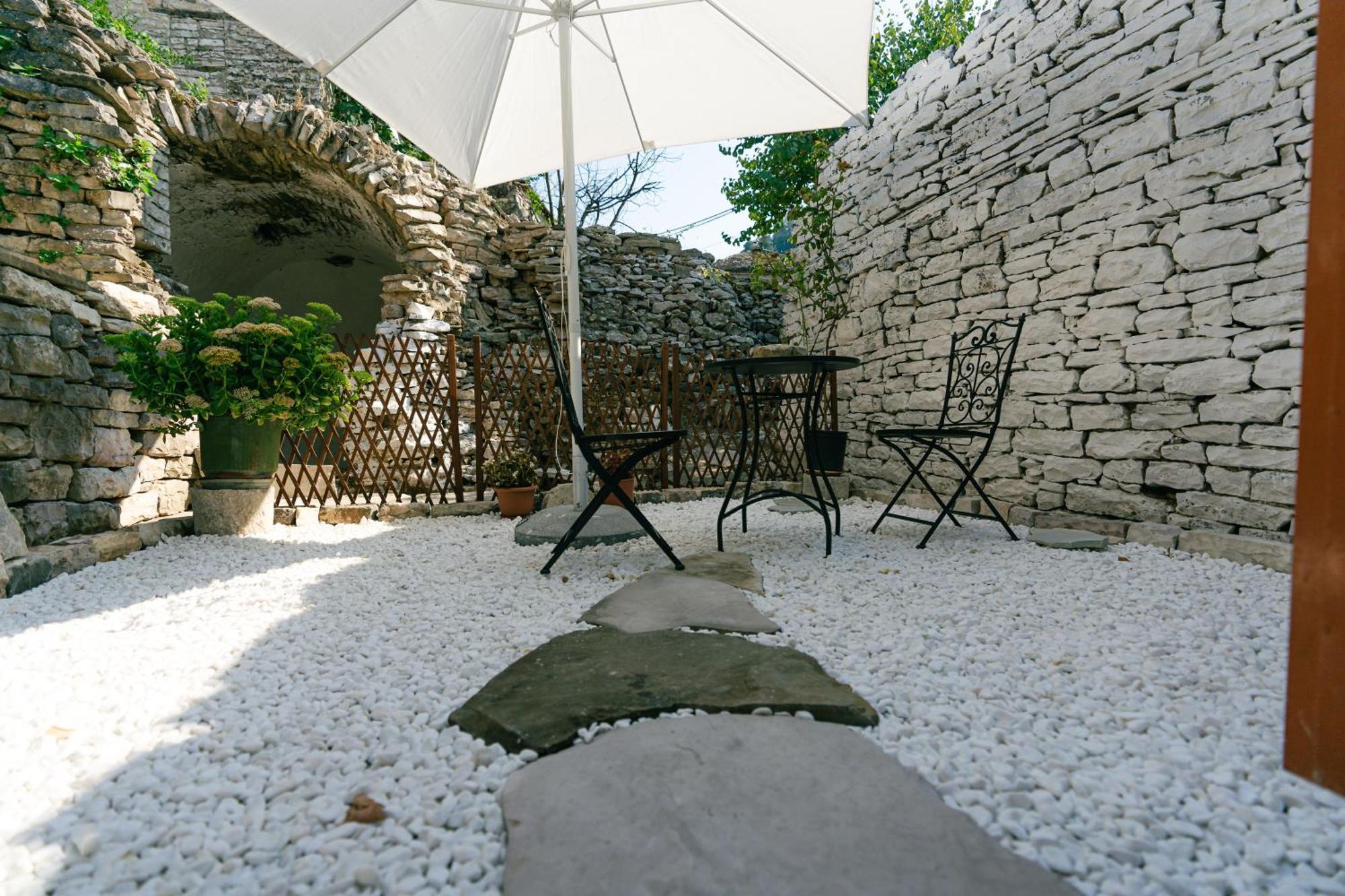 Petrichor Gjirokastër Quarto foto
